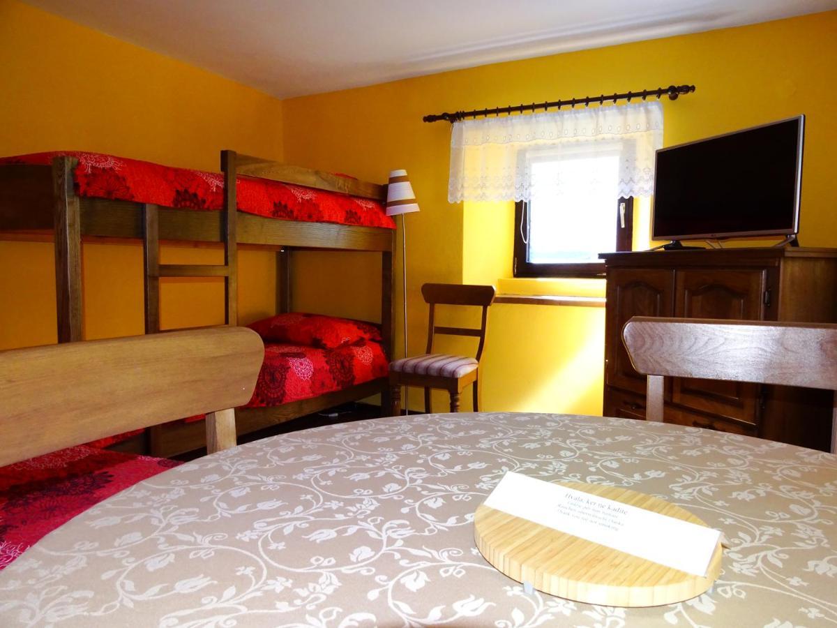 Apartmaji Pr-Gujlu Sela Nad Podmelcem 5220 Tolmin Podmelec ภายนอก รูปภาพ