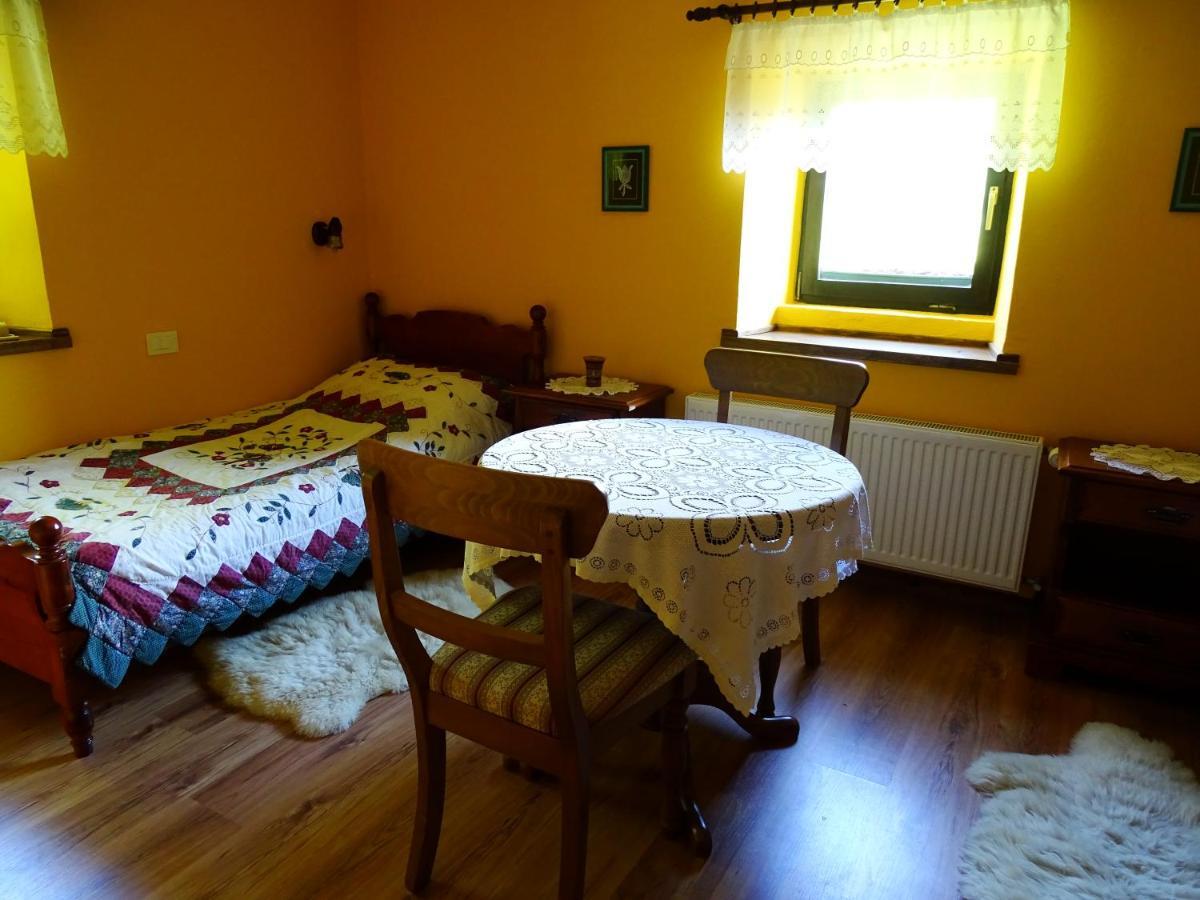 Apartmaji Pr-Gujlu Sela Nad Podmelcem 5220 Tolmin Podmelec ภายนอก รูปภาพ