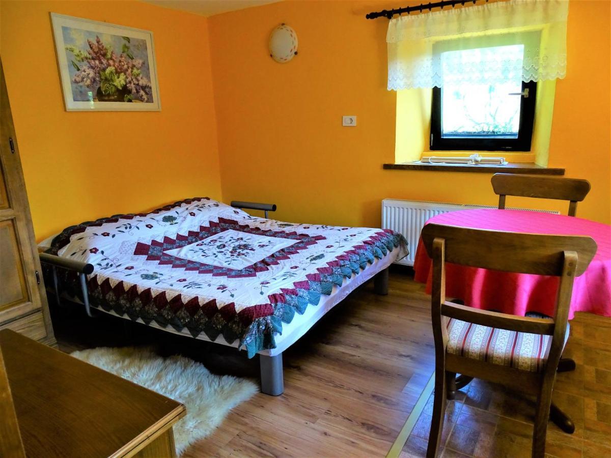 Apartmaji Pr-Gujlu Sela Nad Podmelcem 5220 Tolmin Podmelec ภายนอก รูปภาพ
