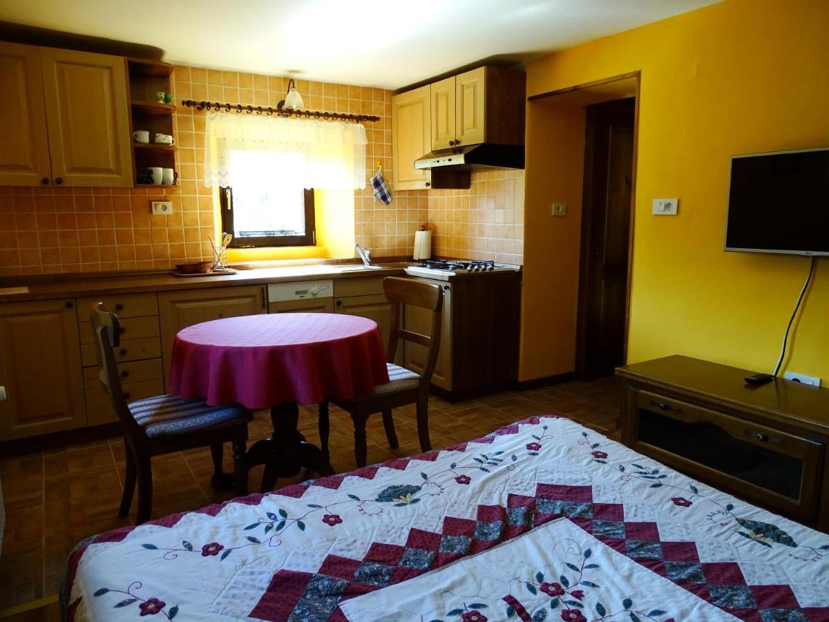 Apartmaji Pr-Gujlu Sela Nad Podmelcem 5220 Tolmin Podmelec ภายนอก รูปภาพ