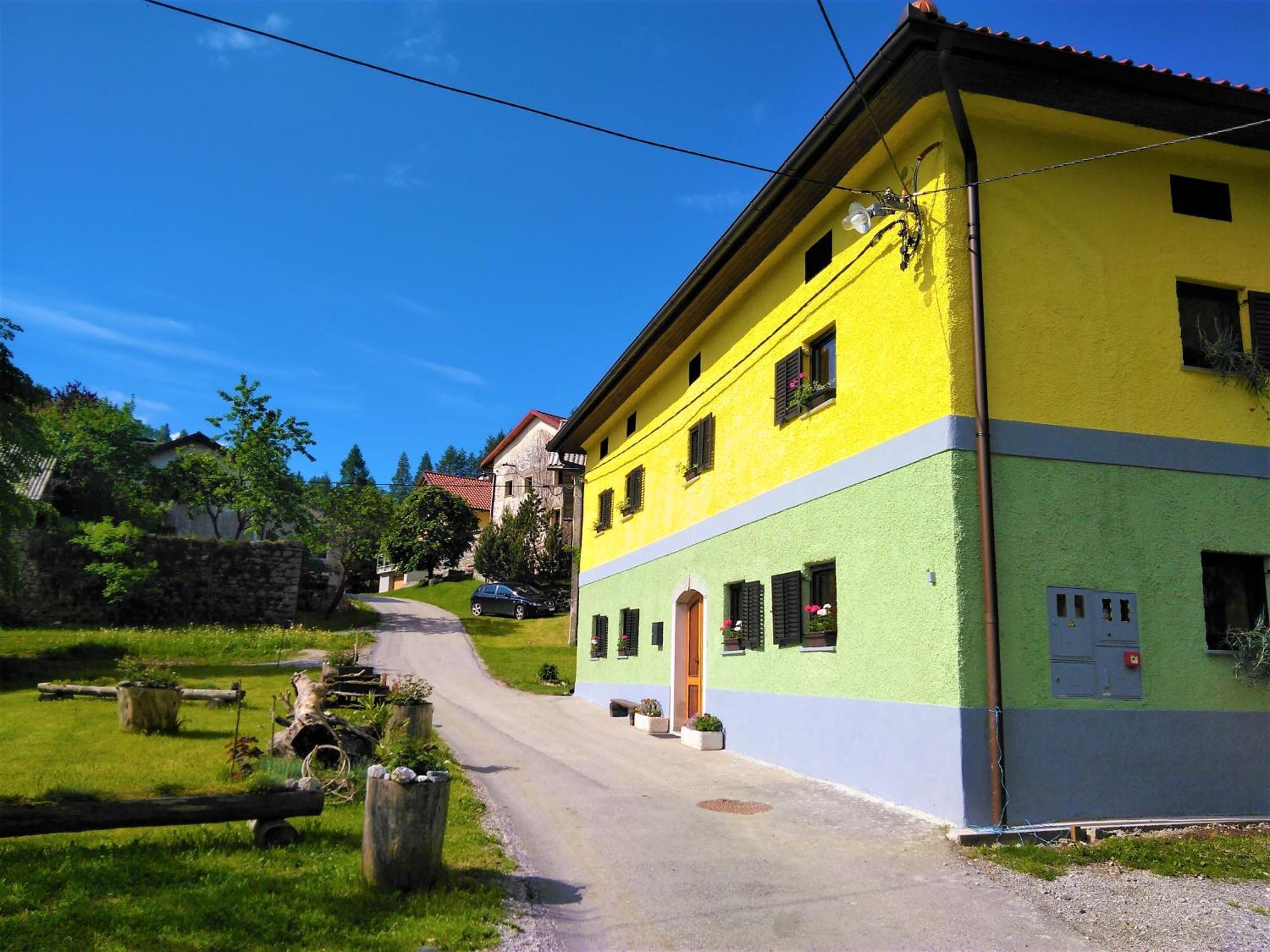 Apartmaji Pr-Gujlu Sela Nad Podmelcem 5220 Tolmin Podmelec ภายนอก รูปภาพ