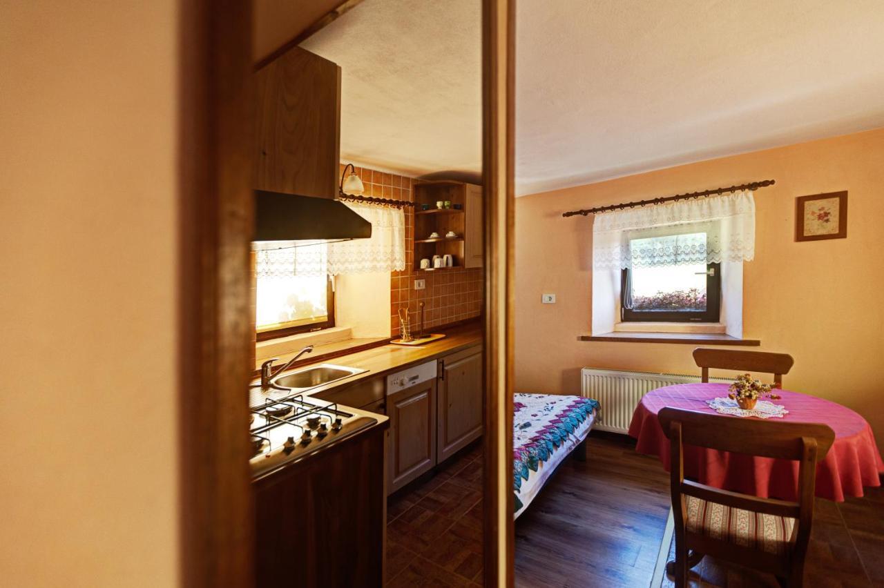 Apartmaji Pr-Gujlu Sela Nad Podmelcem 5220 Tolmin Podmelec ภายนอก รูปภาพ